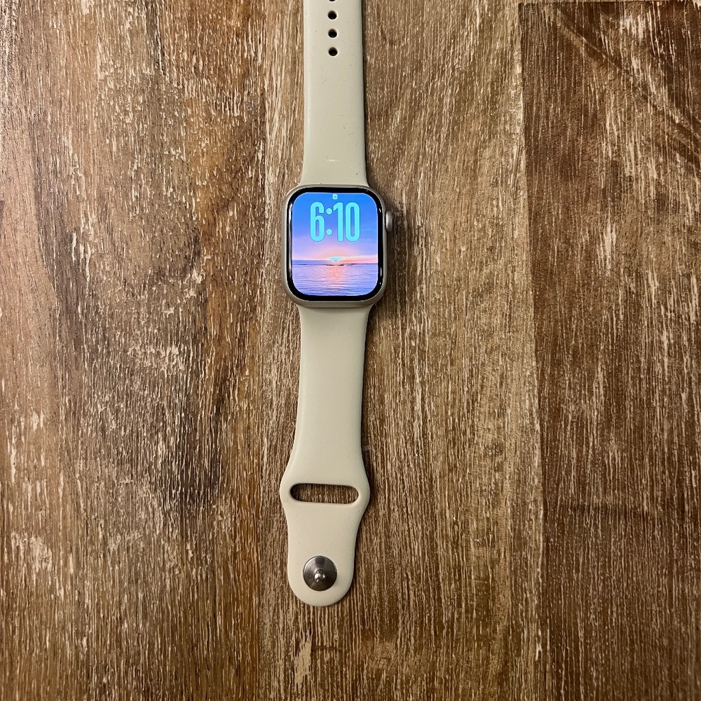 Apple Watch Series 7 (GPS + Cellular, 41mm) Starlight Aluminum Case - Picture 2 of 6